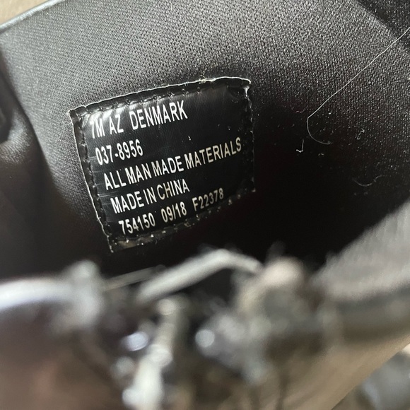 Black tall boots - Picture 4 of 5